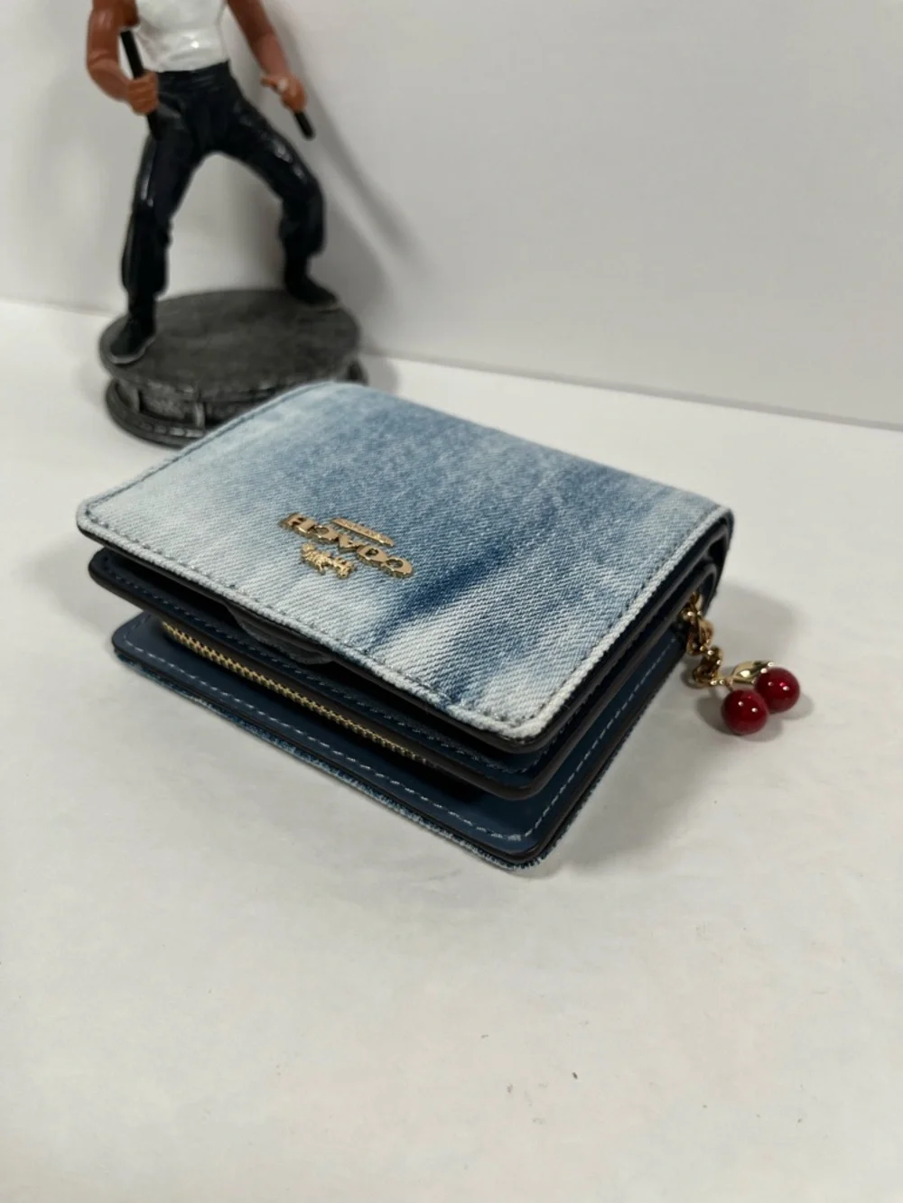 NWT Coach Snap Wallet In Loved Denim With Charm CEC35 - Picture 4 of 8
